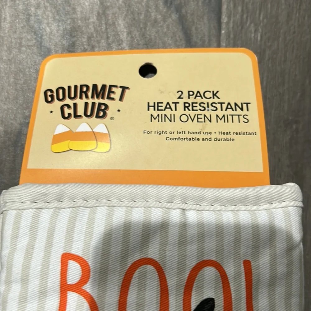 NEW GOURMET CLUB 2 Pack Heat Resistant Mini Gnome Oven Mitts BOO! GET FALL READY